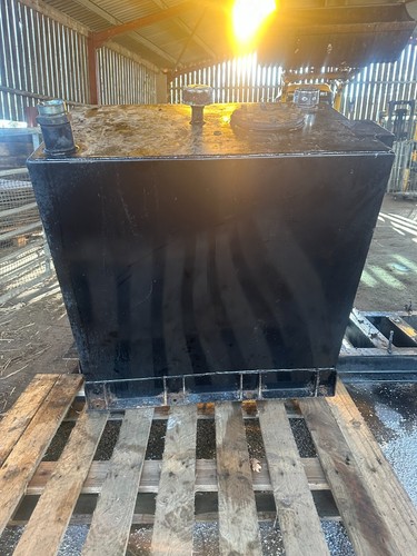 400 litre hydraulic oil - , x