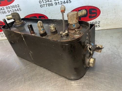 Main hydraulic oil tank - , x